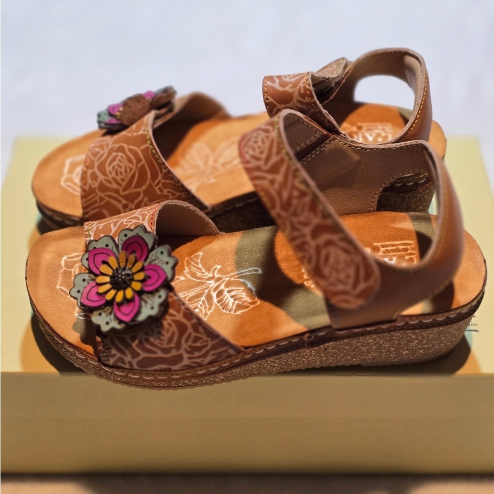 L'ARTISTE by Spring Step Leather Wedge Sandals NWT Size 35 “Cuteness” Women’s